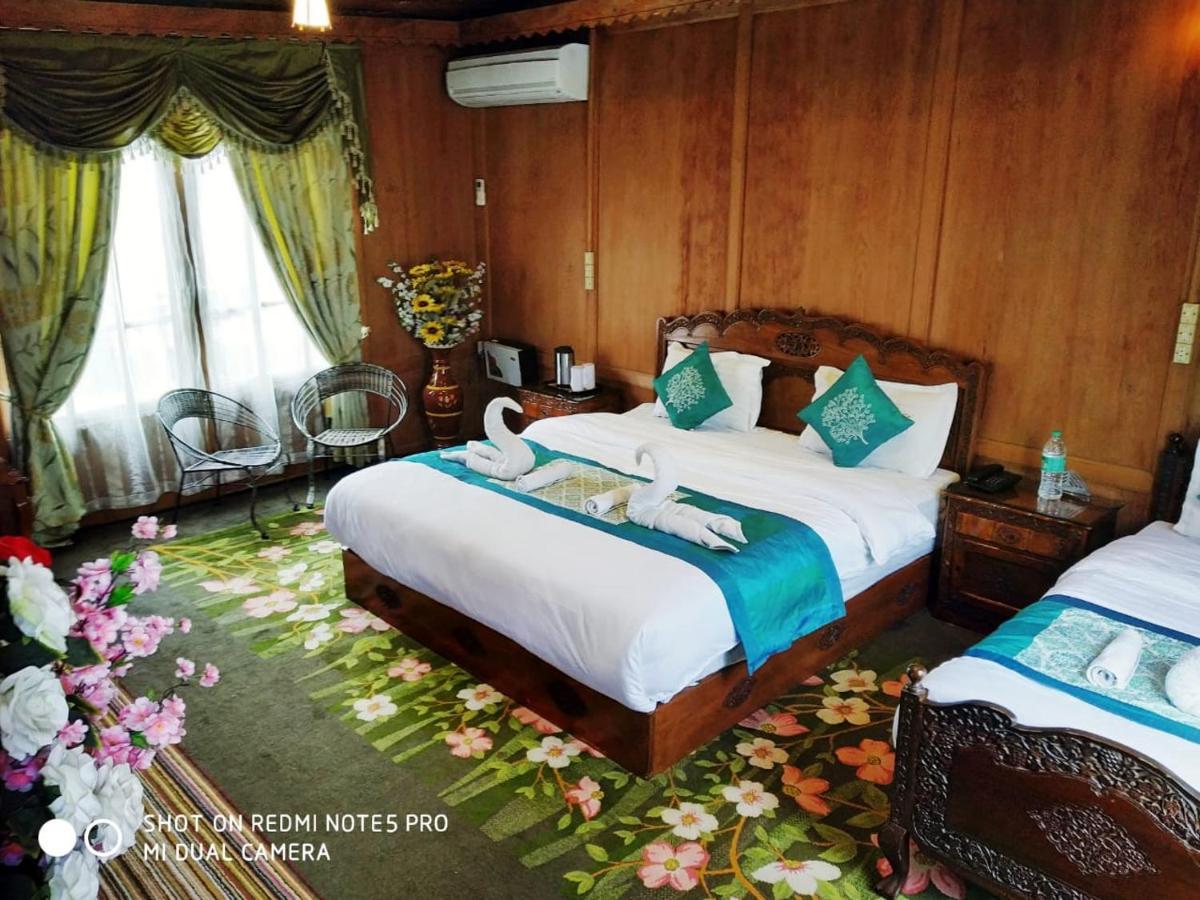 The Mughal Sheraton Houseboat Hotel Durgjan Exterior foto