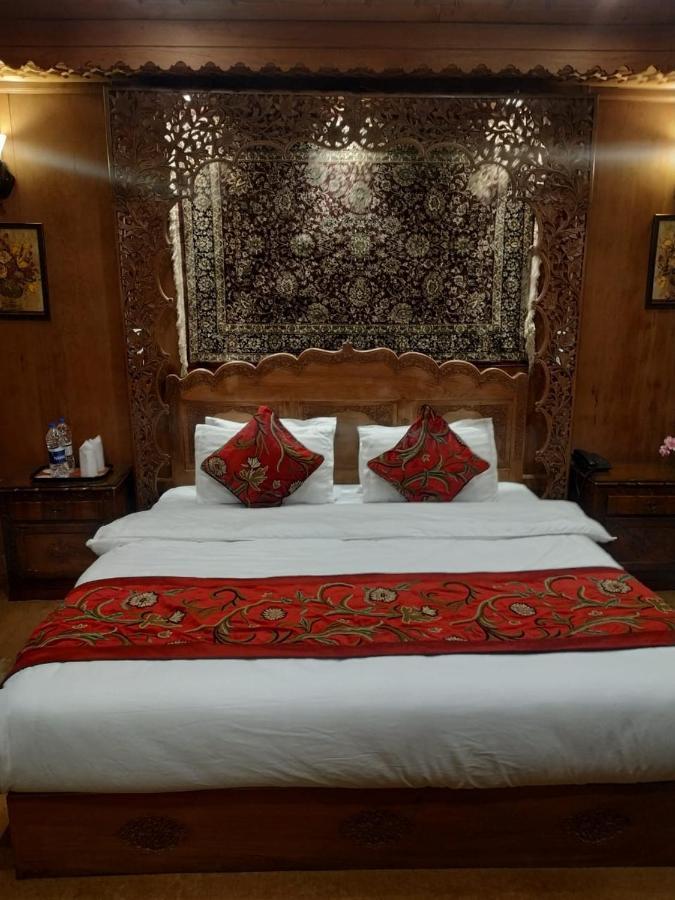 The Mughal Sheraton Houseboat Hotel Durgjan Exterior foto